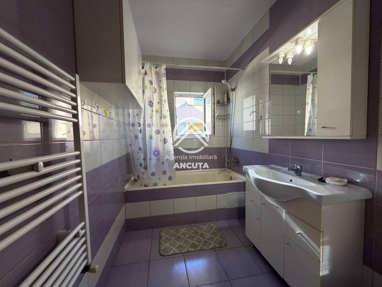 Apartament cu 2 camere semidecomandat în Tăuți