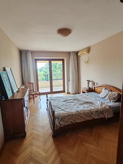 Casă cu 8 camere cu Teren 2600 Mp în Ștefăneștii de Sus