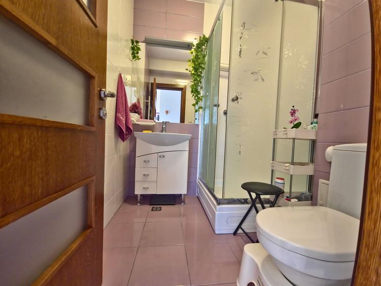 Apartament cu 3 camere decomandat, mobilat în Energia