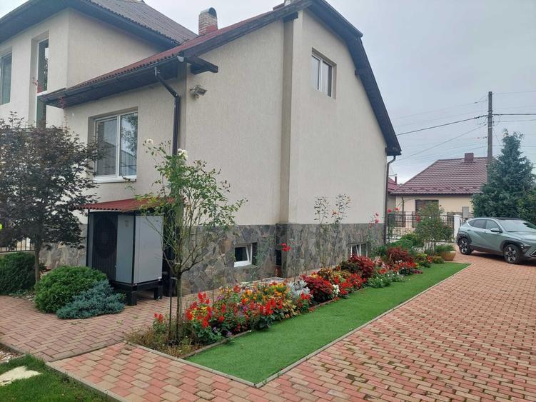 Casă cu 4 camere cu Teren 2900 Mp în Crăciunești