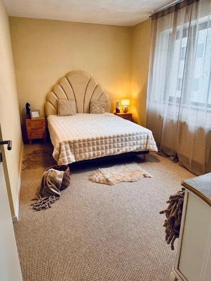 Apartament cu 3 camere semidecomandat, mobilat în Borhanci