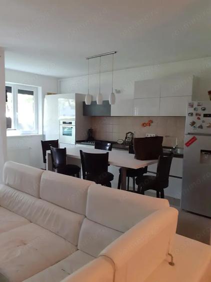 Apartament cu 3 camere decomandat în Aradului