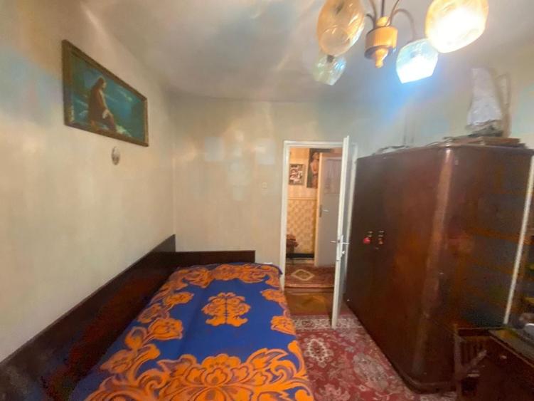 Apartament cu 3 camere semidecomandat, mobilat în Central