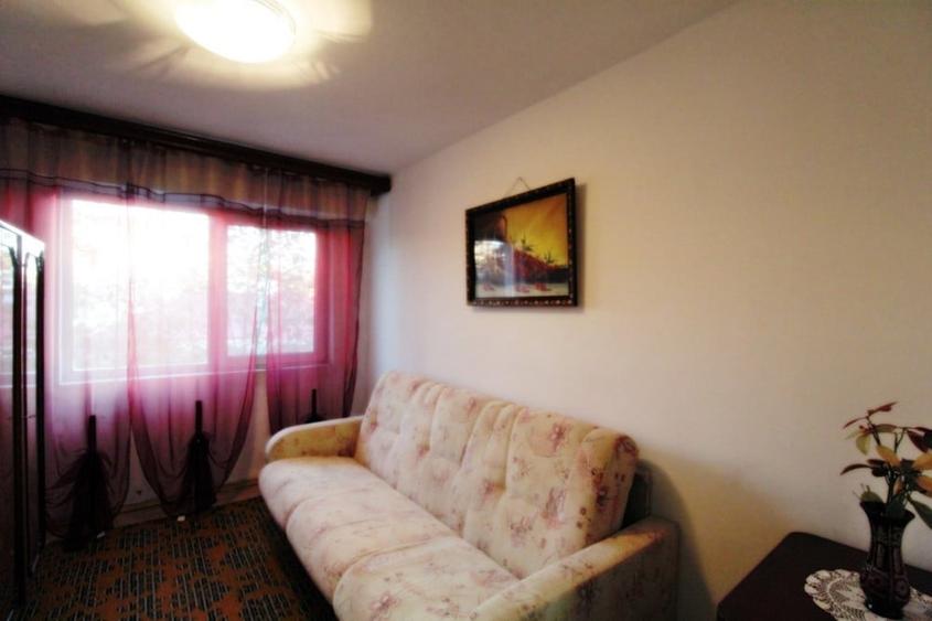 Apartament cu 4 camere decomandat în Eforie