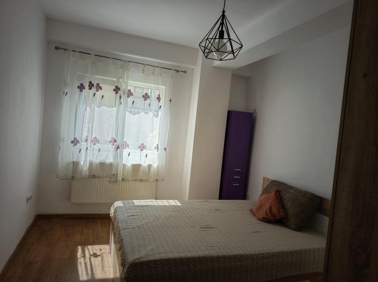 Apartament cu 3 camere semidecomandat în Militari