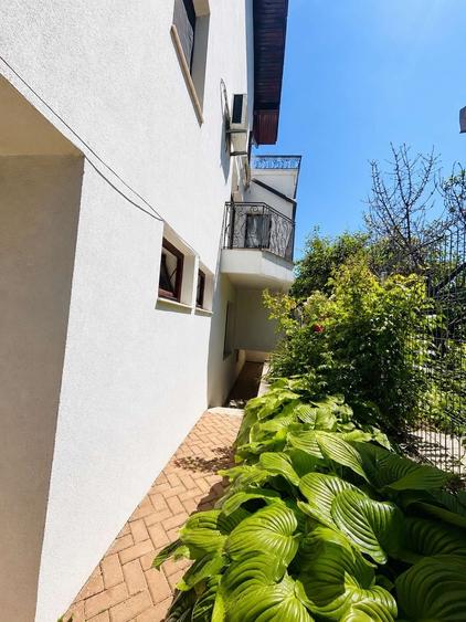 Casă individuală cu 6 camere cu Teren 515 Mp în Bucium
