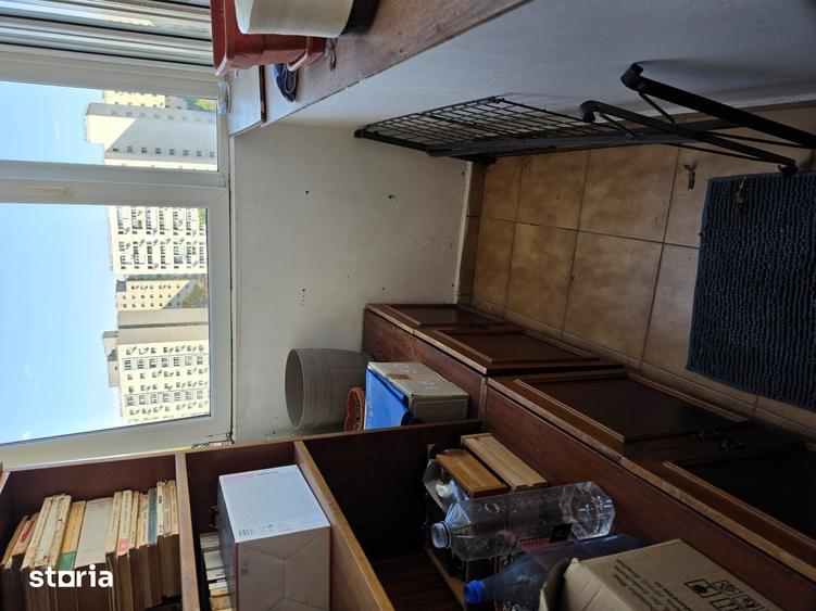 Apartament cu 3 camere semidecomandat în Vatra Luminoasă