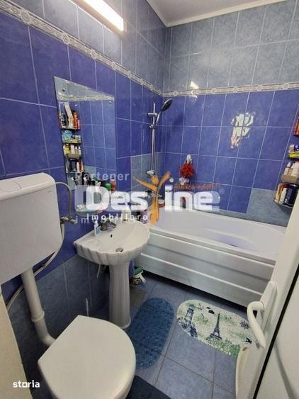 Apartament cu 3 camere semidecomandat în Alexandru cel Bun