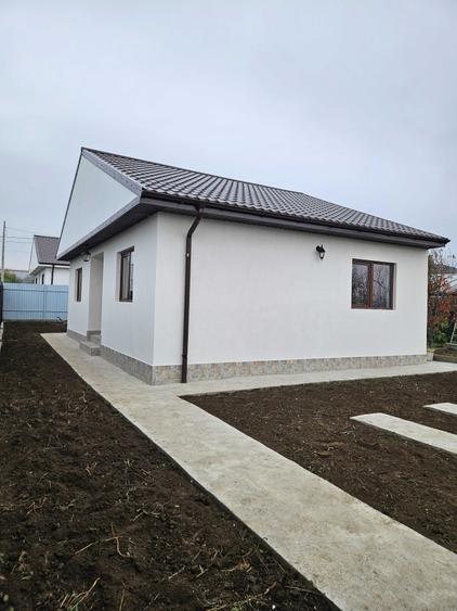 Casă cu 4 camere în Tulucești
