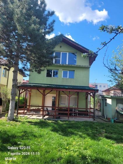 Casă cu 6 camere cu Teren 511 Mp în Central