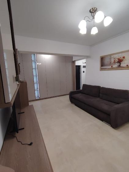 Apartament cu 2 camere decomandat în Apărătorii Patriei