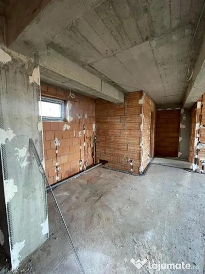 Apartament cu 2 camere semidecomandat în Independenței