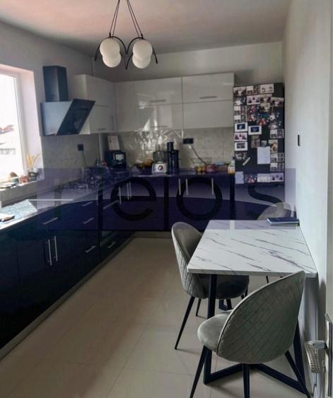 Apartament cu 4 camere decomandat, mobilat în Colentina