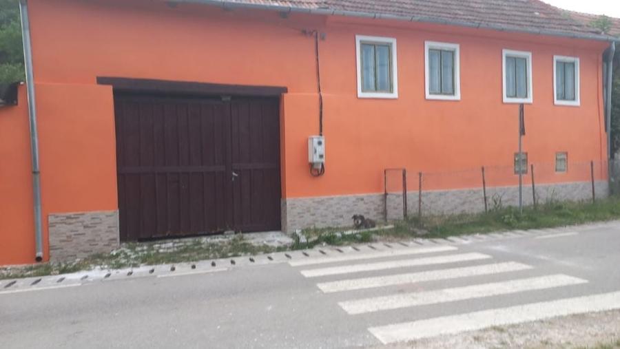 Casă cu 3 camere în Central