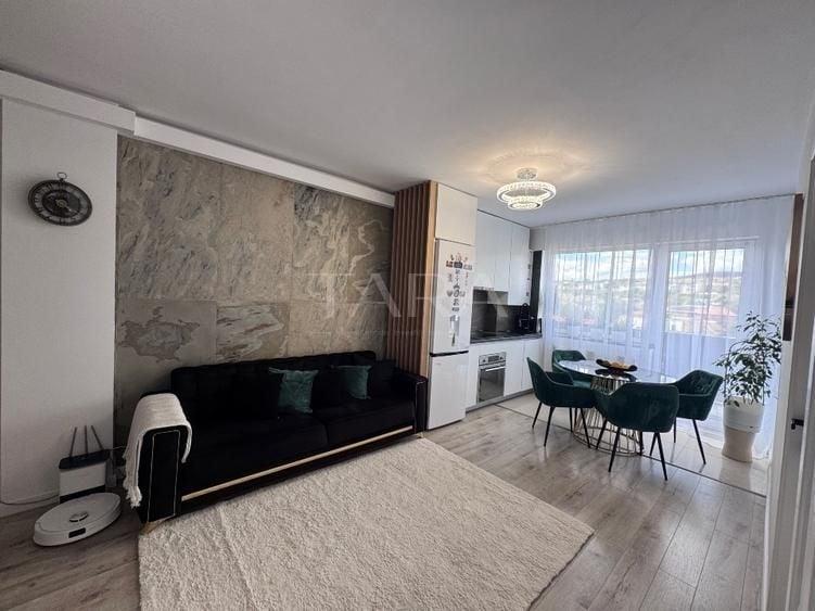 Apartament cu 3 camere semidecomandat, mobilat în Dâmbul Rotund
