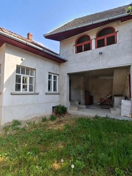 Casă cu 6 camere în Finiș