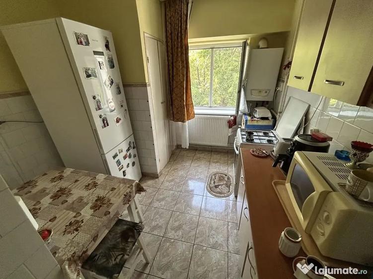 Apartament cu 3 camere decomandat în Dacia