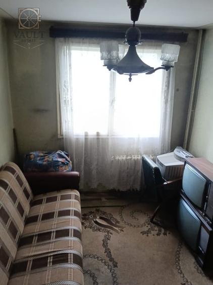 Apartament cu 3 camere semidecomandat în Titan