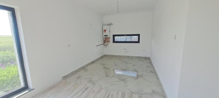 Casă individuală cu 4 camere cu Canalizare în Miroslava