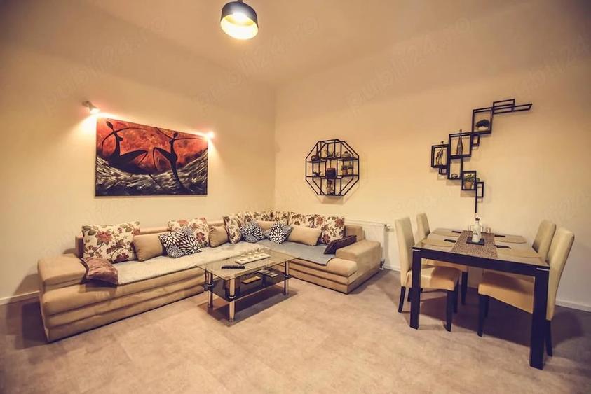Apartament cu 3 camere decomandat în P-ța Unirii