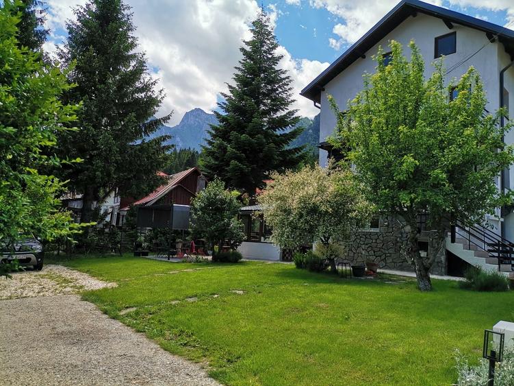Casă cu 4 camere în Valea Alba