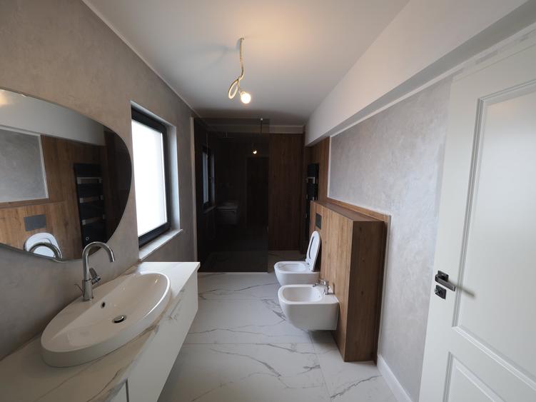 Casă individuală cu 6 camere cu Canalizare în Ghimbav