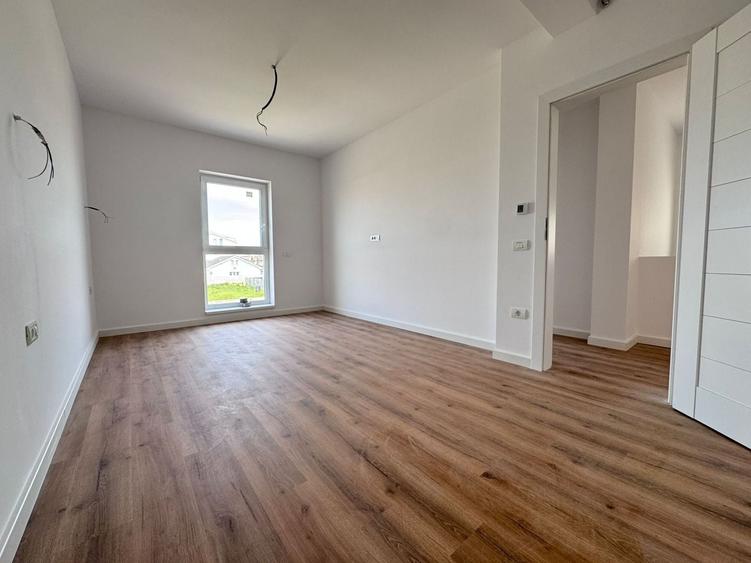 Duplex cu 5 camere cu Canalizare în Moșnița Nouă