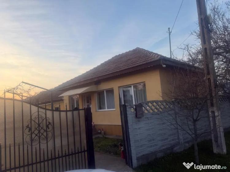 Casă cu 3 camere cu Teren 1090 Mp în Pielești