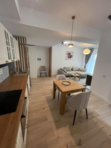 Apartament cu 2 camere decomandat, mobilat în P-ta Presei Libere