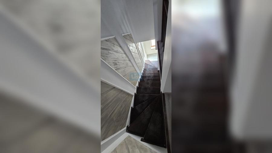 Casă cu 4 camere cu Teren 380 Mp în Dumbrăvița