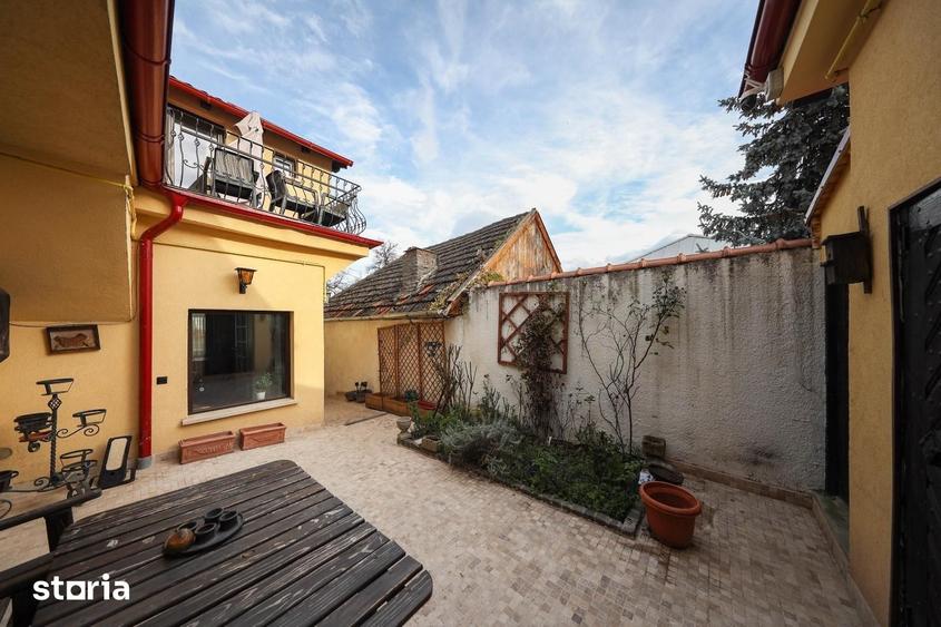 Casă cu 8 camere cu Teren 164 Mp în Bartolomeu