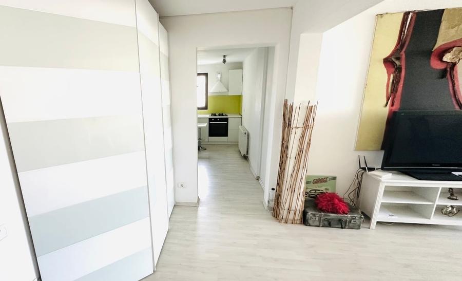 Apartament cu 3 camere semidecomandat, mobilat în Drumul Taberei
