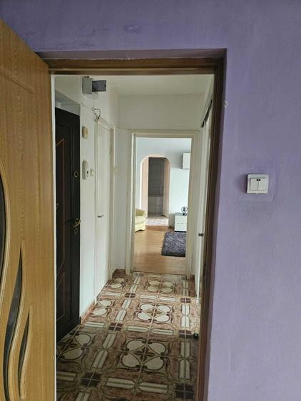 Apartament cu 3 camere semidecomandat în Nord