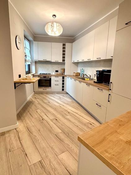 Apartament cu 3 camere decomandat în P-ța Romană