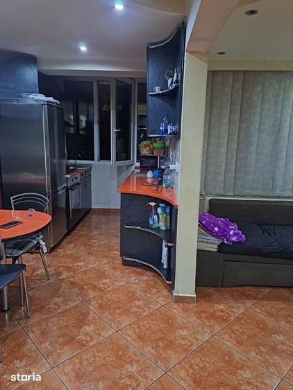 Apartament cu 3 camere în Decebal