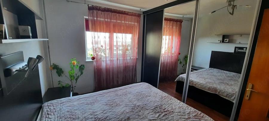 Apartament cu 3 camere decomandat în Sat Vacanță