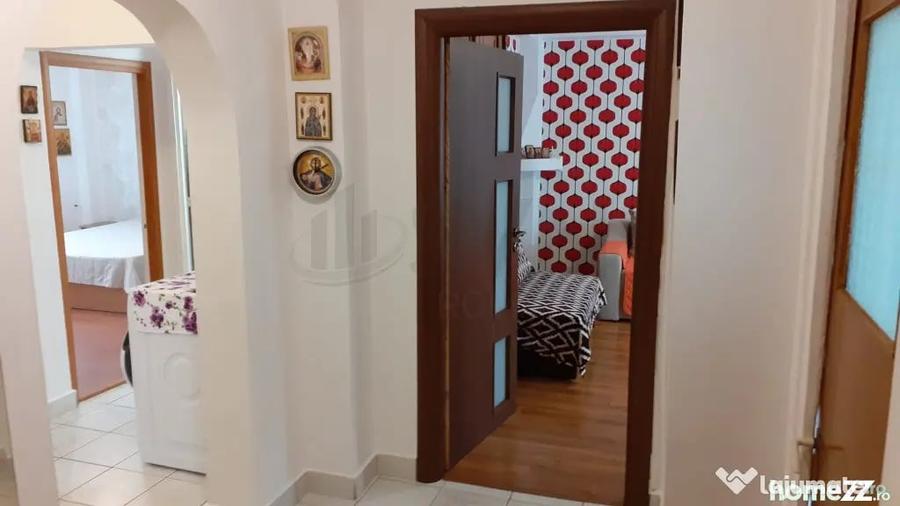 Apartament cu 3 camere decomandat în Nerva Traian