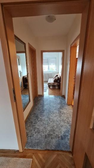 Apartament cu 3 camere semidecomandat, mobilat în Complex Studențesc