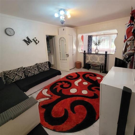 Apartament cu 3 camere semidecomandat, mobilat în George Enescu