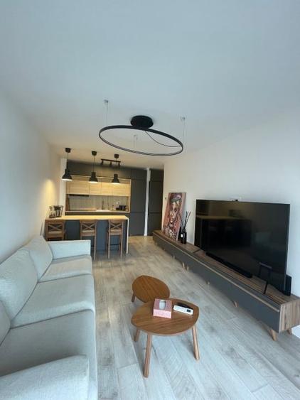 Apartament cu 3 camere decomandat, mobilat în P-ta Presei Libere
