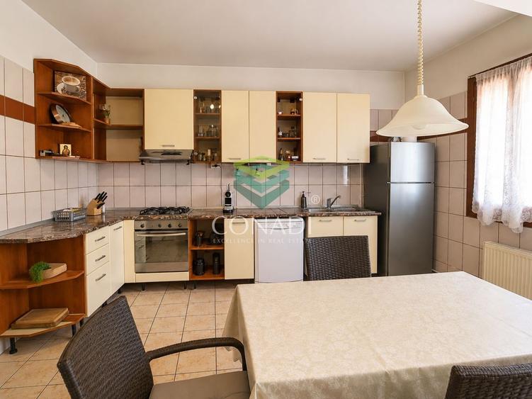 Casă individuală cu 7 camere cu Canalizare în Central