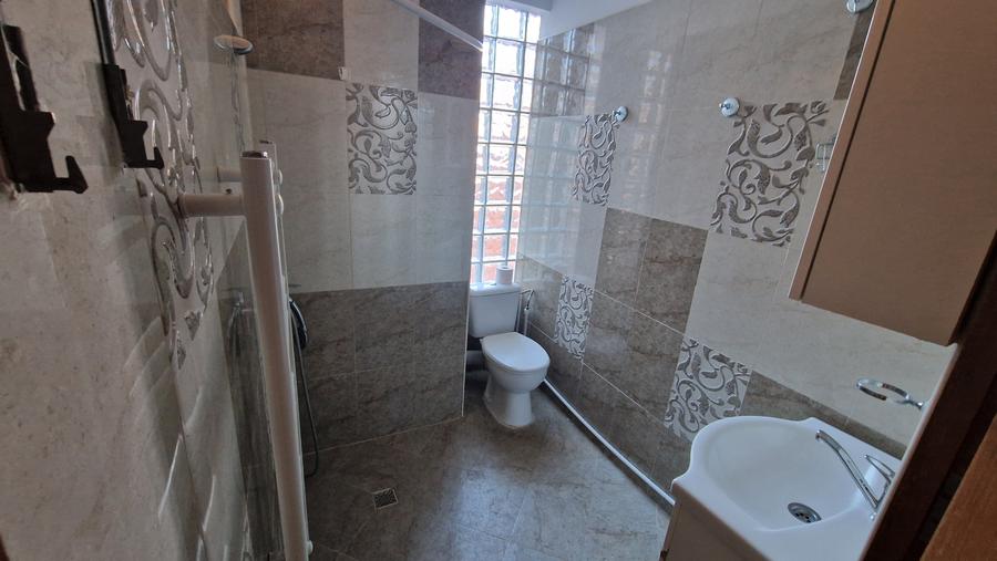Casă cu 4 camere cu Canalizare în Schei