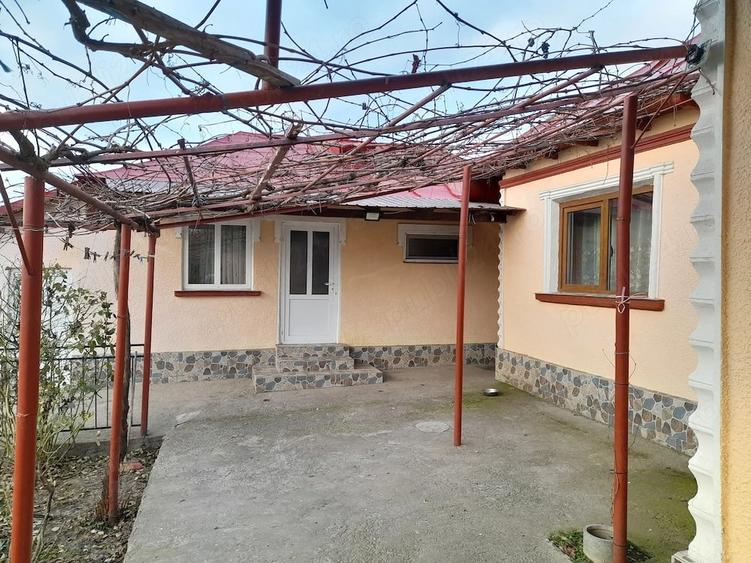 Casă cu Teren 2200 Mp în Războieni