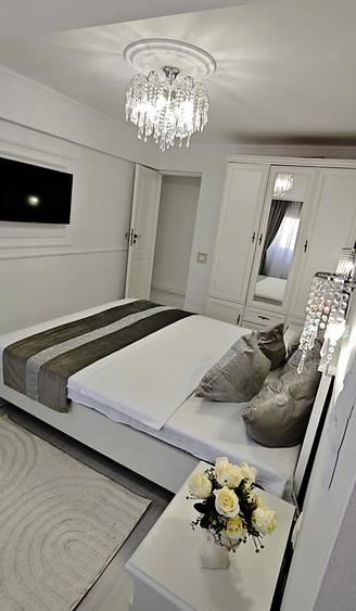 Apartament cu 3 camere decomandat în Piața Centrală