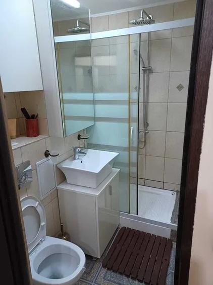 Garsonieră decomandată în Tei