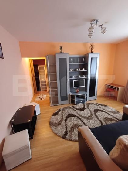 Apartament cu 2 camere semidecomandat, mobilat în Est
