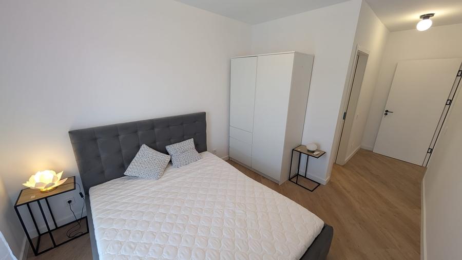 Apartament cu 3 camere semidecomandat în Florești