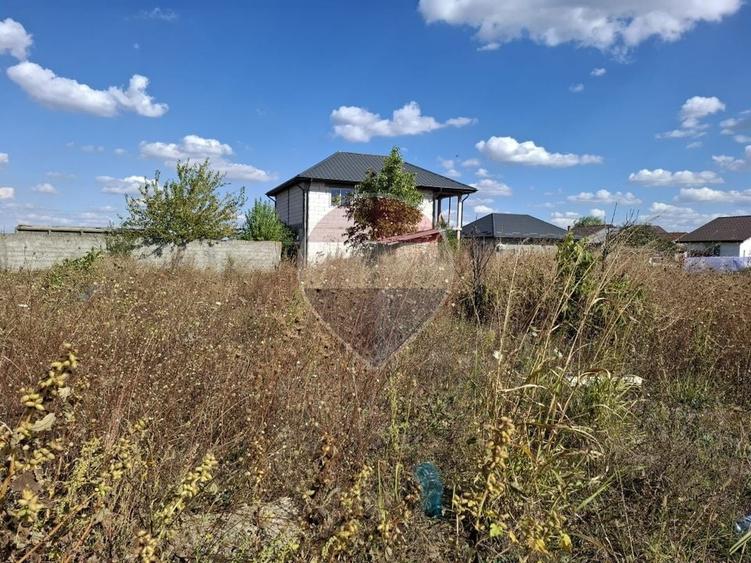 Teren Construcții intravilan de 800 mp, în Tânganu
