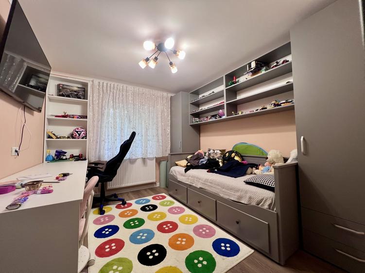 Apartament cu 3 camere decomandat, mobilat în Dâmbovița