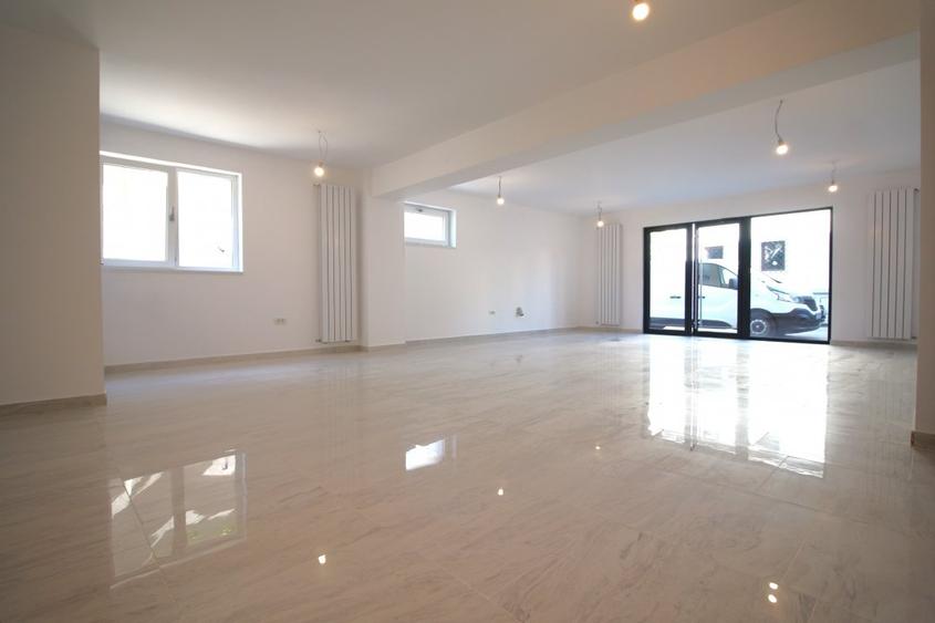 Spațiu comercial, de 67.400001525879 mp, în Dacia